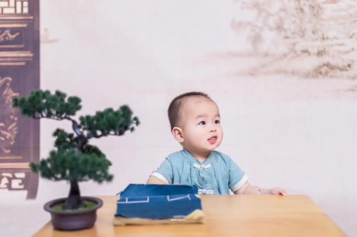 南充满月宝宝放屁臭 南充满月宝宝放屁臭